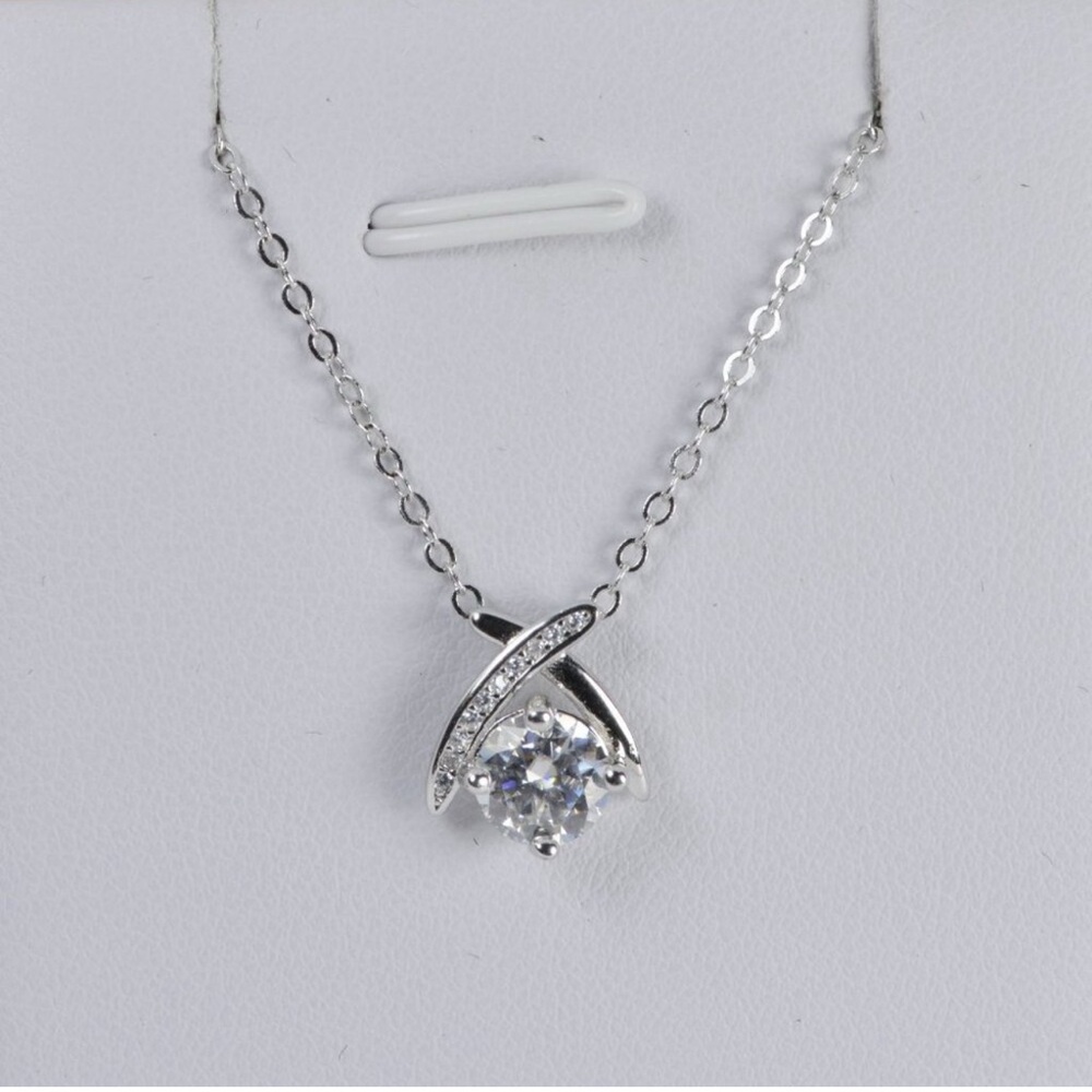 1CT moissanite necklace 18 inches long S925, platinum finish.